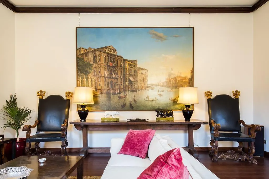 Pantheon Luxury Palace With Terrace Apartment