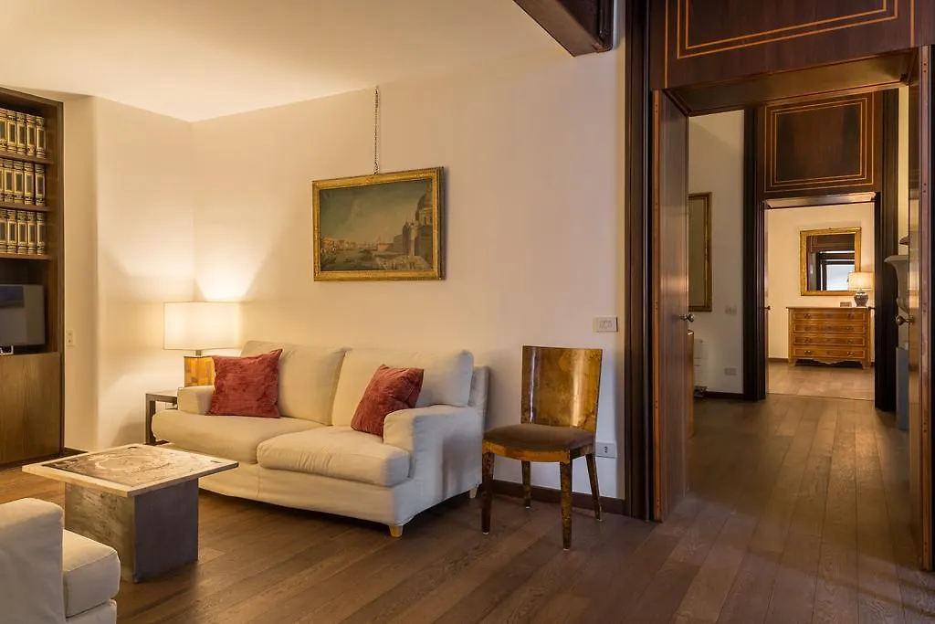 Pantheon Luxury Palace With Terrace